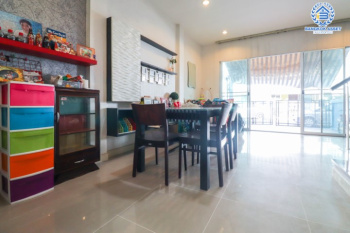 *****ทาวน์โฮมมือสองย่านกรุงเทพมหานคร ม.บ้านกลางเมือง เออบาเนียน ลาดพร้าว71 คุณภาพระดับ AP เนื้อที่ 19.4 ตร.ว. ฟังก์ชัน 3 ห้องนอน 3 ห้องน้ำ 2 ที่จอดรถ บ้านสภาพดี บนทำเลเดินทางสะดวกสุดๆ ใกล้รถไฟฟ้าสายสีน้ำเงิน "สถานีลาดพร้าว" และทางด่วน "รามอินทรา-อาจณรงค์" จองด่วน!